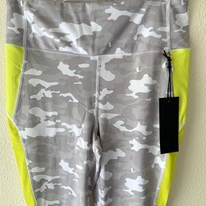 NEW! Fila Forza Contrast Leggings Gray Camouflage Size Large